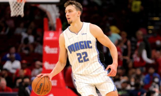 与防守两侧 与防守两侧